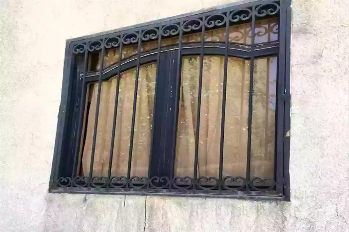 حفاظ ساده اهنی پنجره 