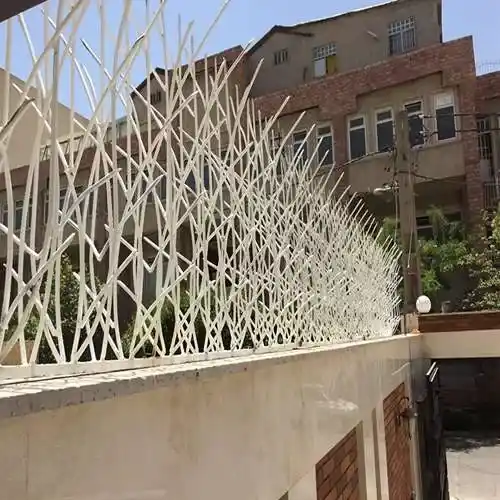 حفاظ روی دیوار پر تراکم