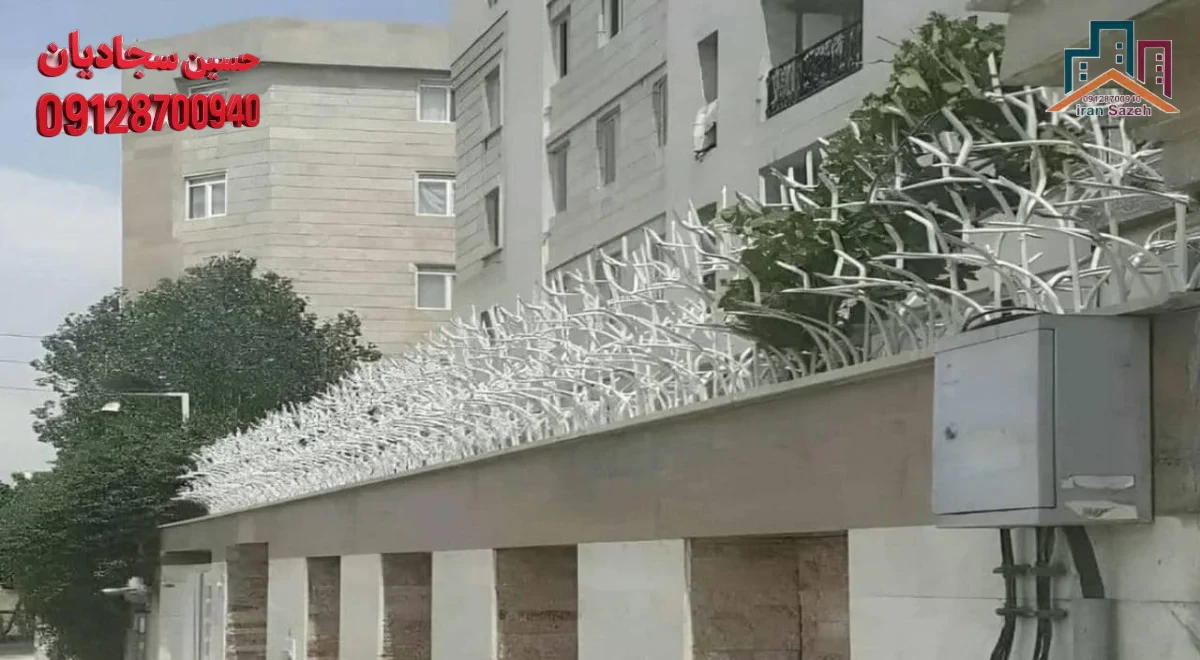 حفاظ شاخ گوزنی سفید از جنس میلیگرد سبک بر روی دیوار