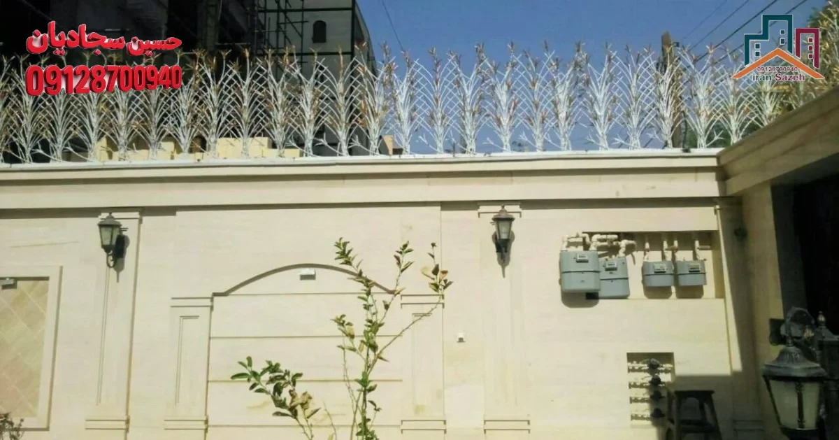 نمونه ای از مدل کلاسیک حفاظ شاخ گوزنی نصب روی دیوار