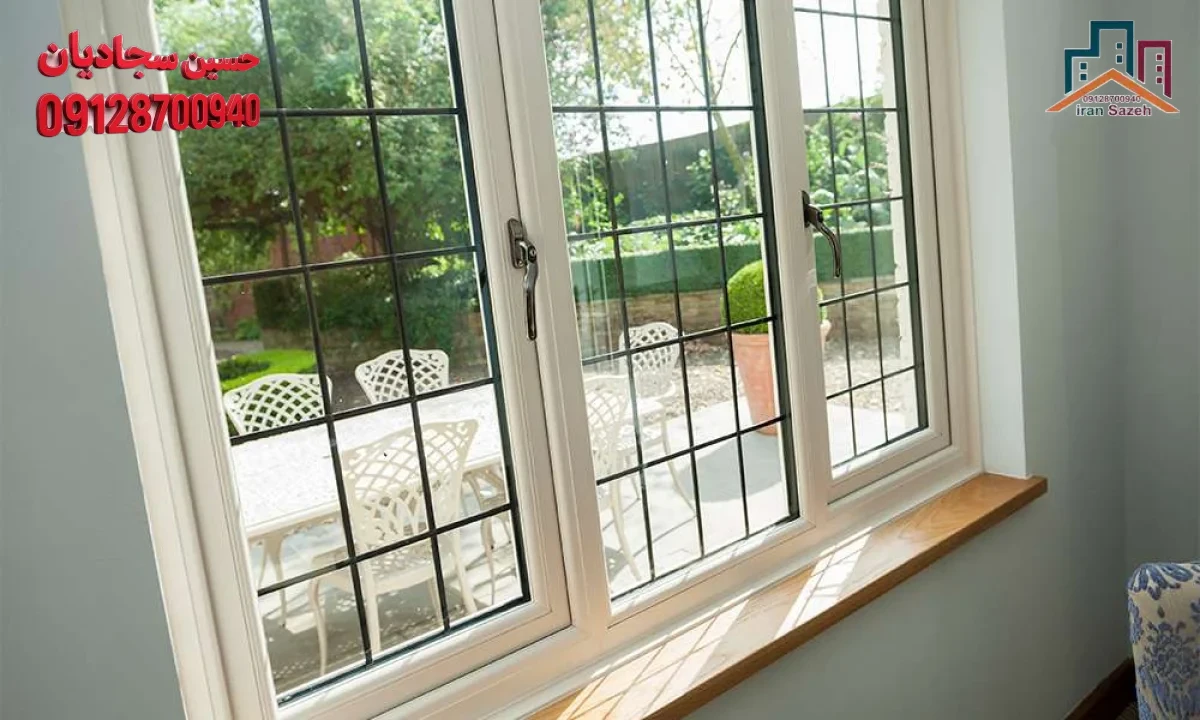 حفاظ آهنی ساده نصب‌شده روی پنجره دوجداره PVC با فریم‌کشی بدون آسیب به قاب