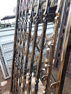 حفاظ آکاردئونی 3 گل تسمه نقشدار سلطنتی